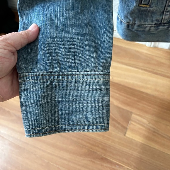 NWOT Old Navy denim jacket. Light distressing. Medium wash. Classic. Size L - Picture 4 of 11